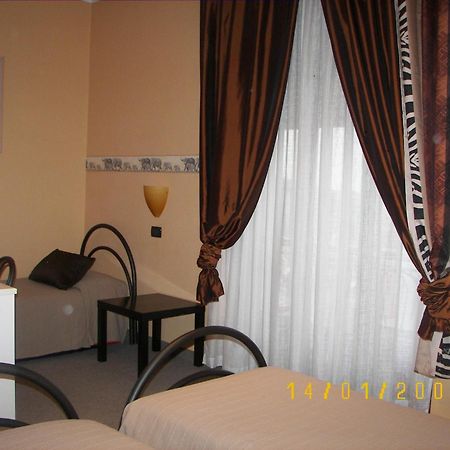 Albergo Sangrila Lanzo Torinese Exteriör bild