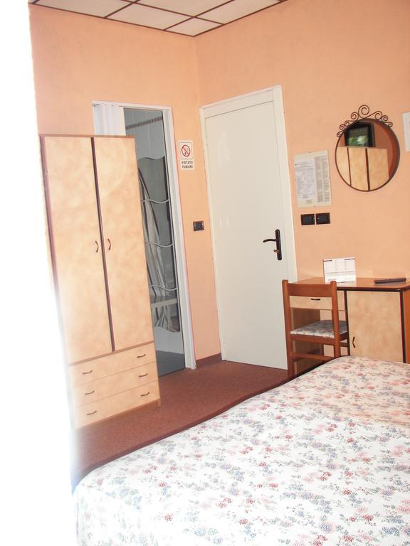 Albergo Sangrila Lanzo Torinese Rum bild