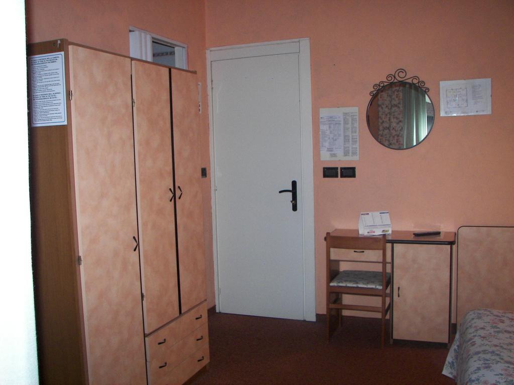 Albergo Sangrila Lanzo Torinese Rum bild