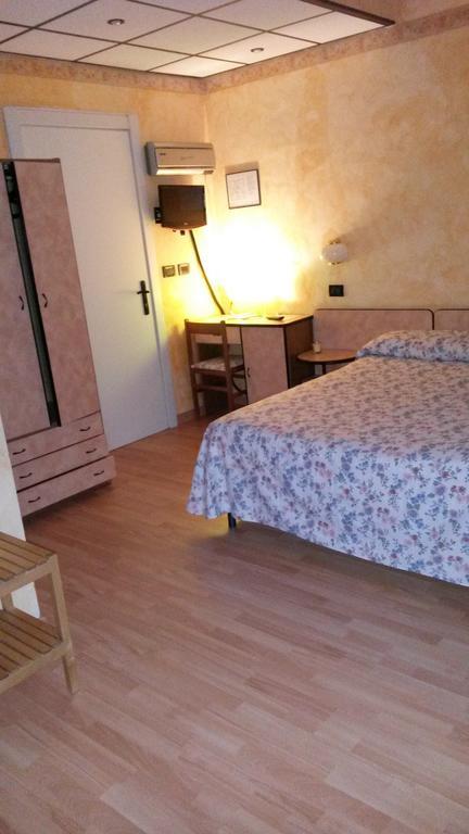 Albergo Sangrila Lanzo Torinese Exteriör bild