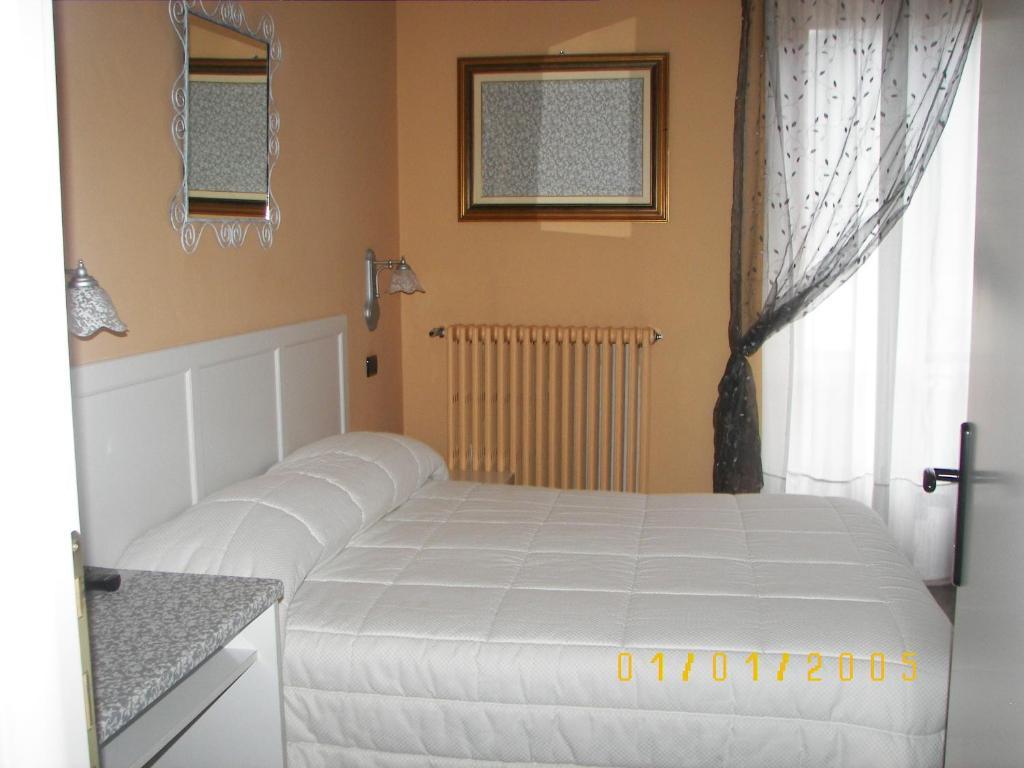 Albergo Sangrila Lanzo Torinese Rum bild