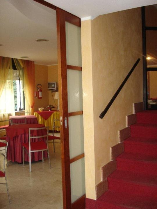 Albergo Sangrila Lanzo Torinese Exteriör bild