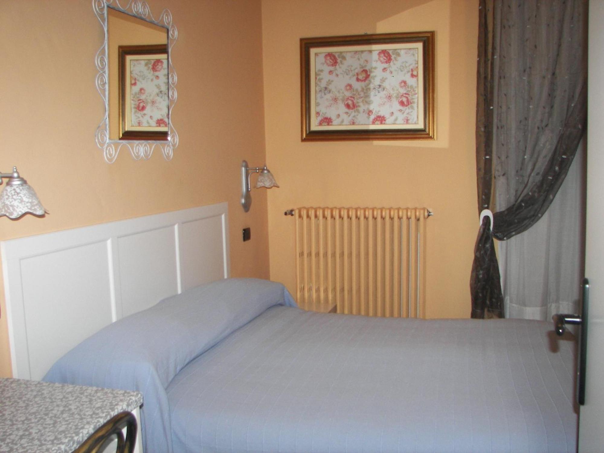Albergo Sangrila Lanzo Torinese Exteriör bild
