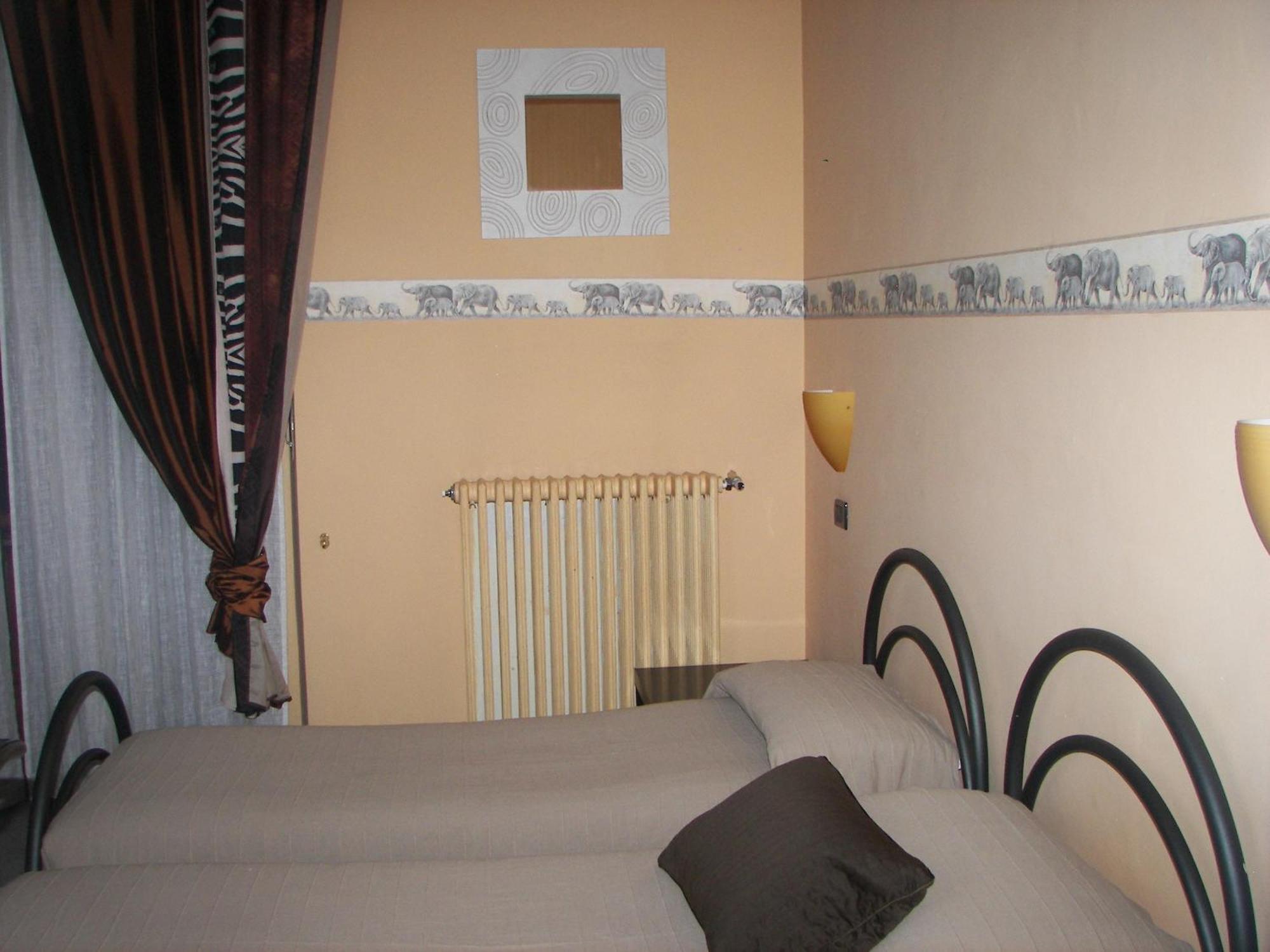 Albergo Sangrila Lanzo Torinese Exteriör bild