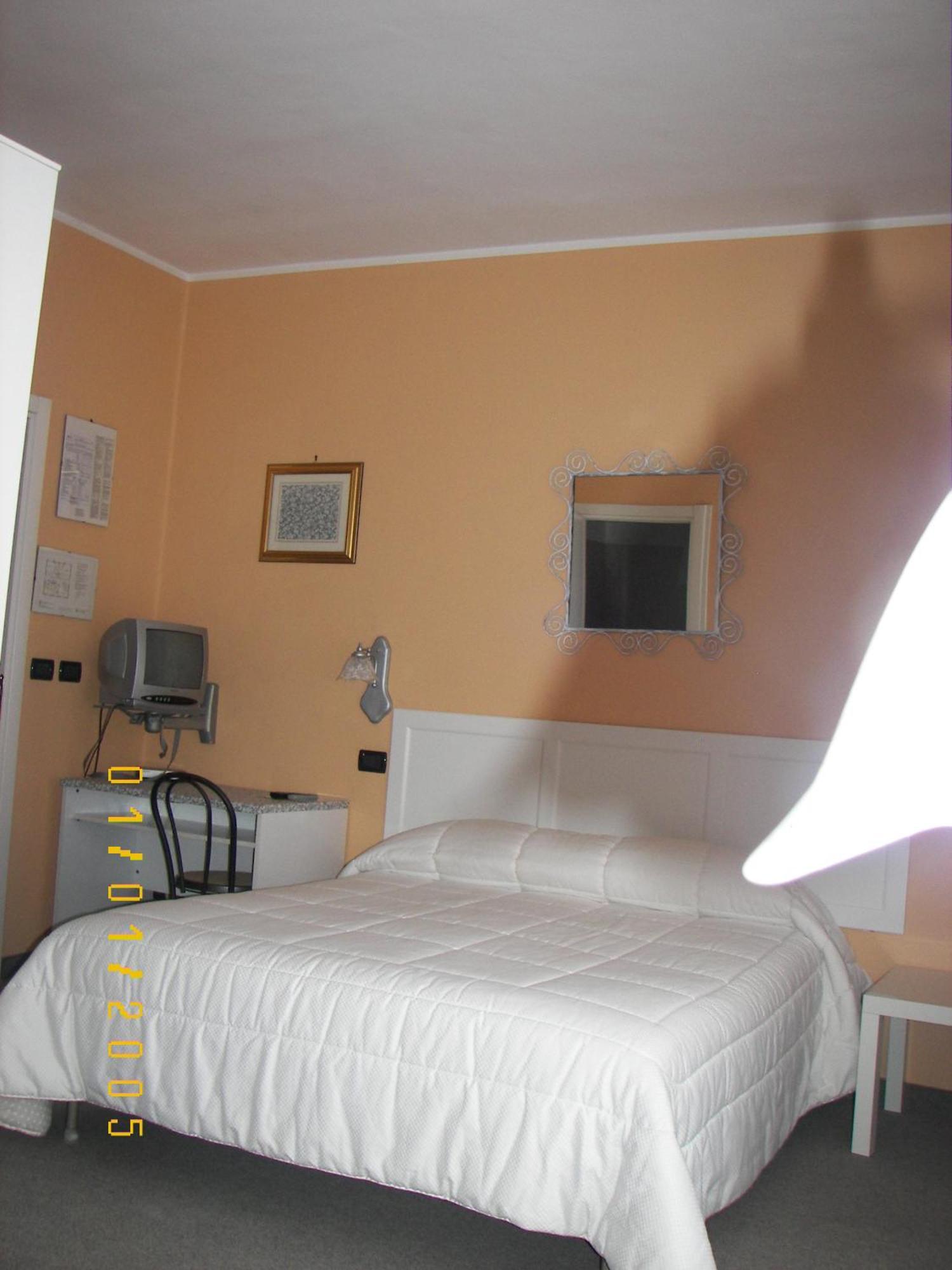 Albergo Sangrila Lanzo Torinese Exteriör bild