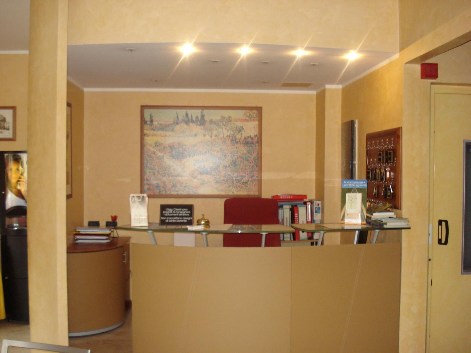Albergo Sangrila Lanzo Torinese Exteriör bild