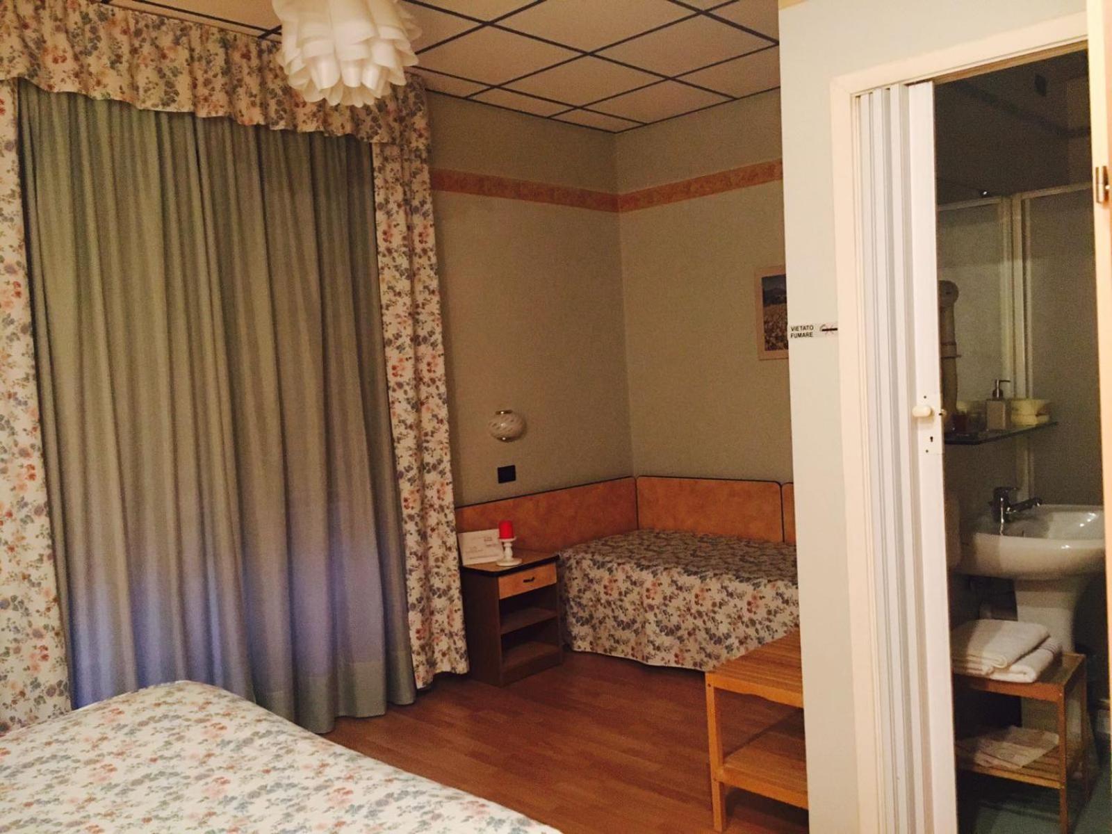 Albergo Sangrila Lanzo Torinese Rum bild