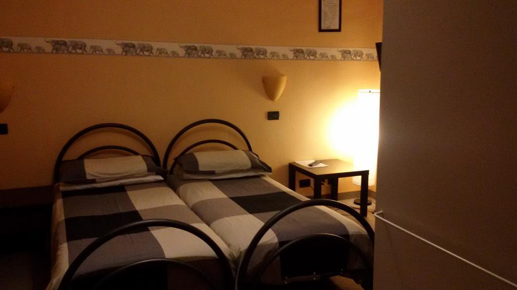 Albergo Sangrila Lanzo Torinese Exteriör bild