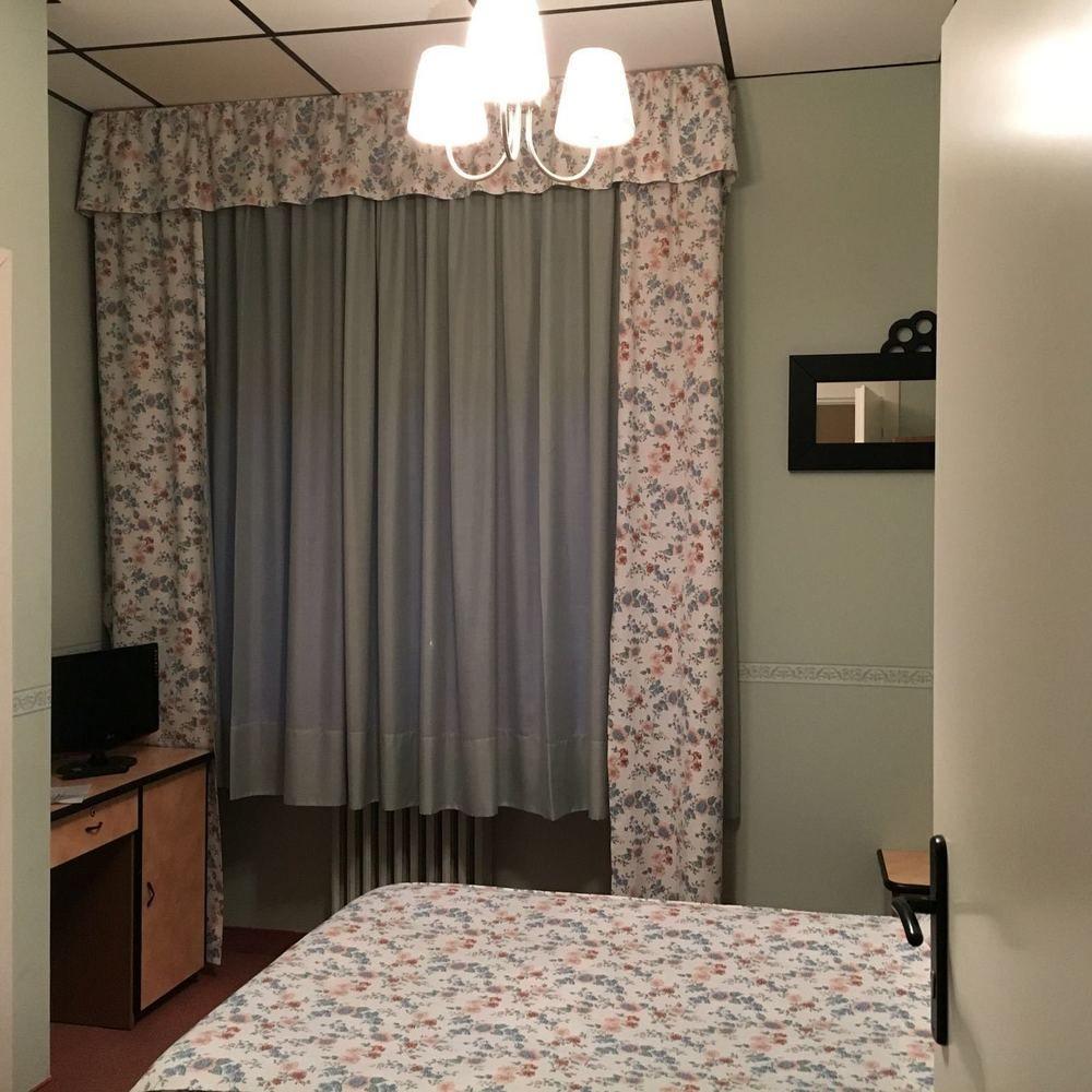 Albergo Sangrila Lanzo Torinese Exteriör bild