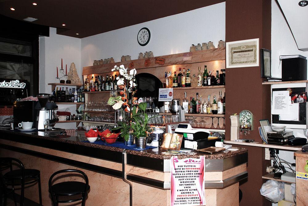 Albergo Sangrila Lanzo Torinese Exteriör bild