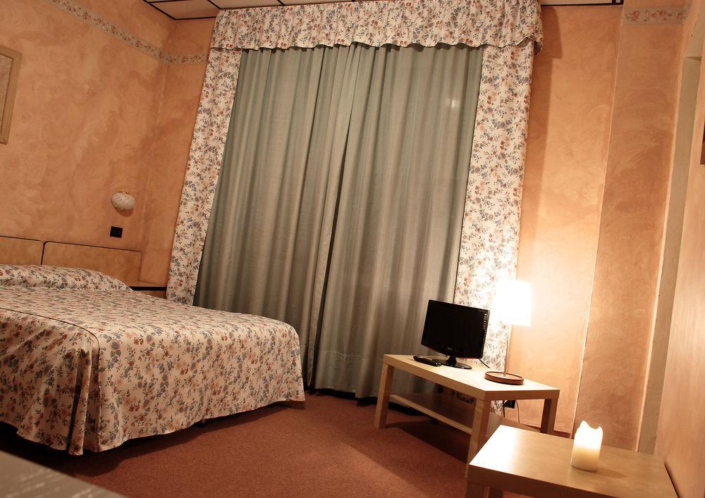 Albergo Sangrila Lanzo Torinese Exteriör bild