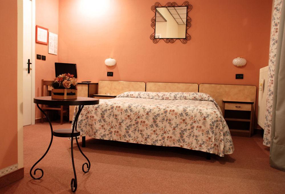 Albergo Sangrila Lanzo Torinese Exteriör bild