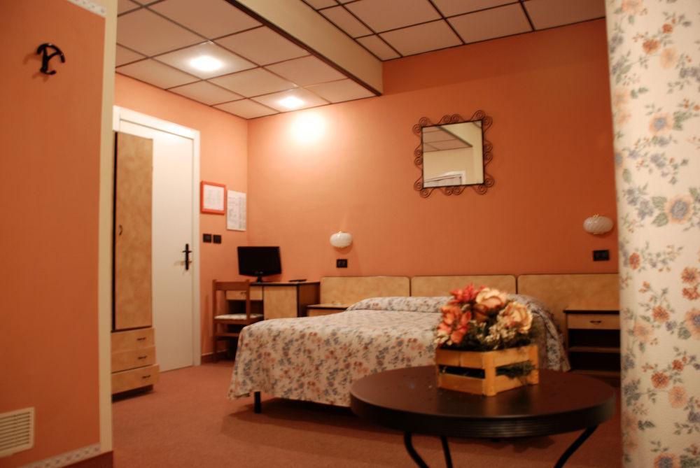 Albergo Sangrila Lanzo Torinese Exteriör bild