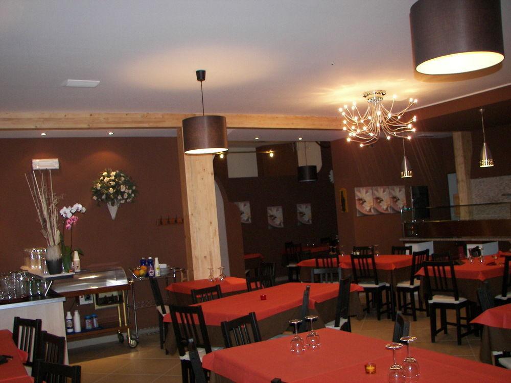 Albergo Sangrila Lanzo Torinese Exteriör bild
