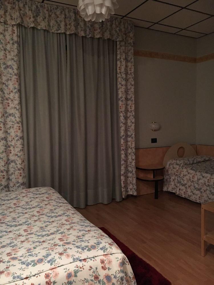 Albergo Sangrila Lanzo Torinese Exteriör bild