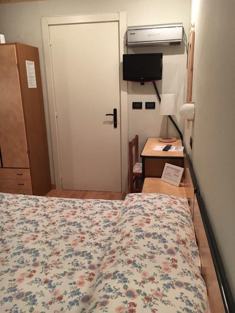 Albergo Sangrila Lanzo Torinese Exteriör bild
