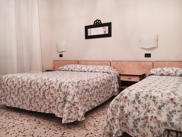 Albergo Sangrila Lanzo Torinese Exteriör bild