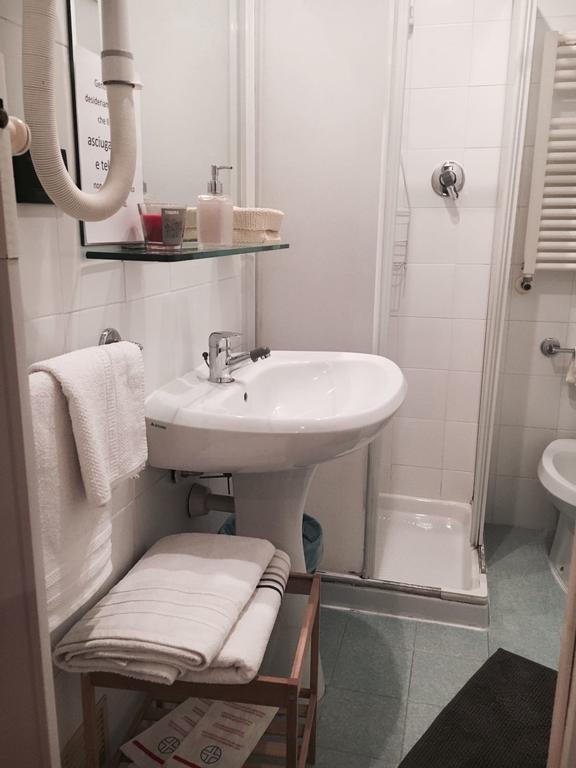 Albergo Sangrila Lanzo Torinese Rum bild