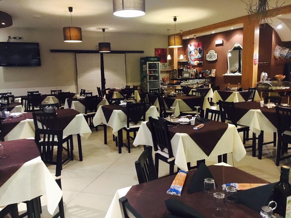 Albergo Sangrila Lanzo Torinese Exteriör bild