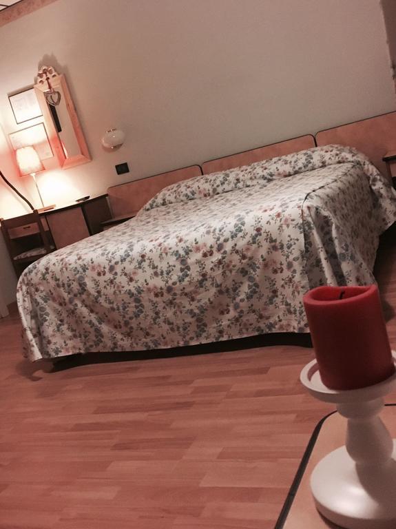 Albergo Sangrila Lanzo Torinese Exteriör bild